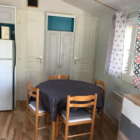 ホテル Mobilhome Dans 4 Etoiles サンティレール・ド・リエ